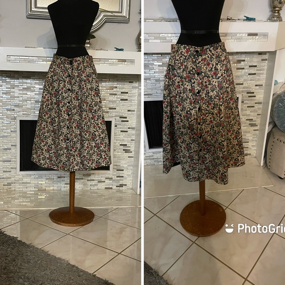 jaeger Dresses & Skirts - Vintage Jaeger Floral A-Line Midi 100% wool buttons & unbuttons on both size 16